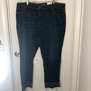 NWT Universal Thread Distressed Boyfriend Jeans